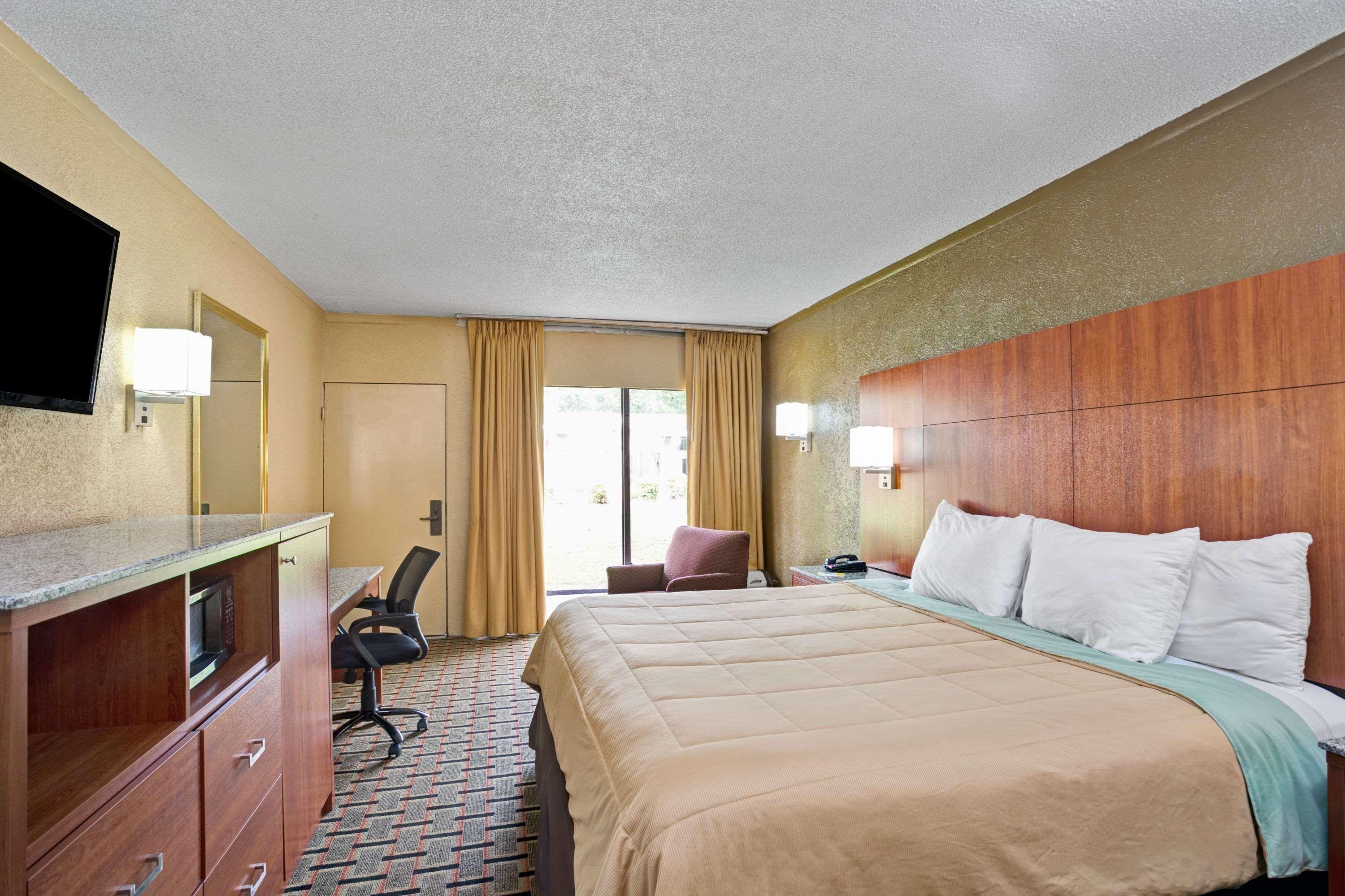Days Inn By Wyndham Durham/Near Duke University Exterior photo