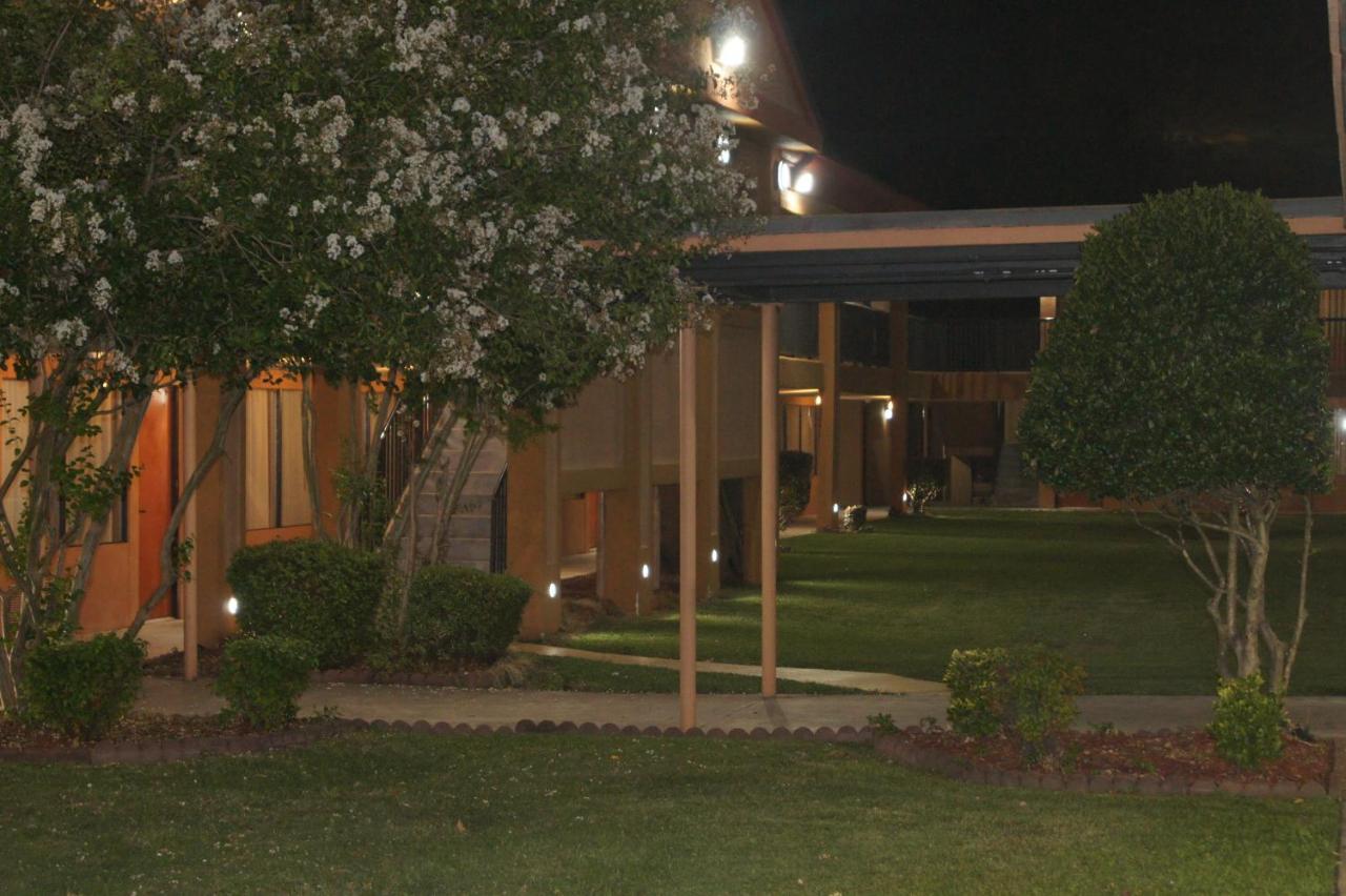 Days Inn By Wyndham Durham/Near Duke University Exterior photo
