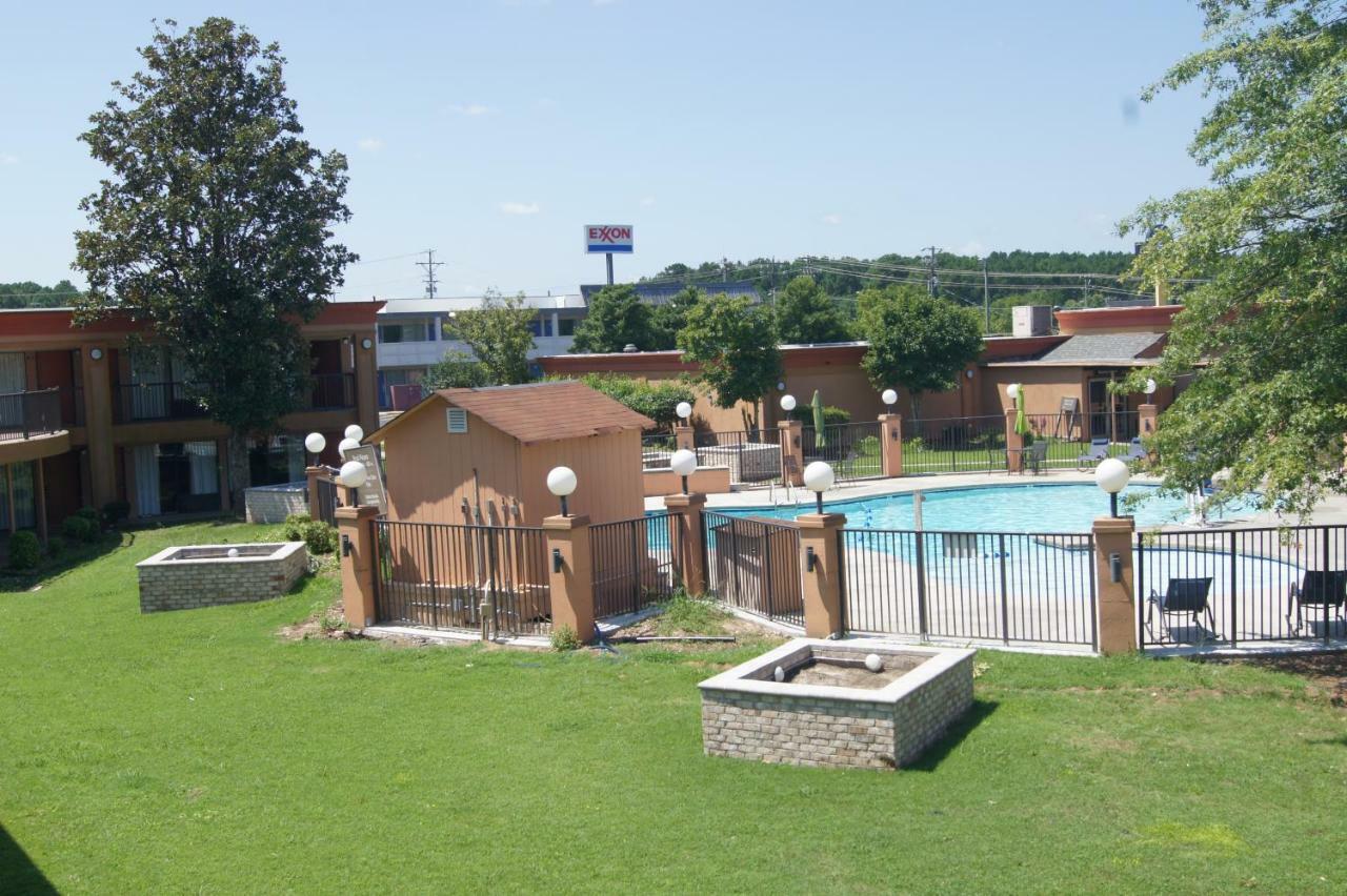 Days Inn By Wyndham Durham/Near Duke University Exterior photo