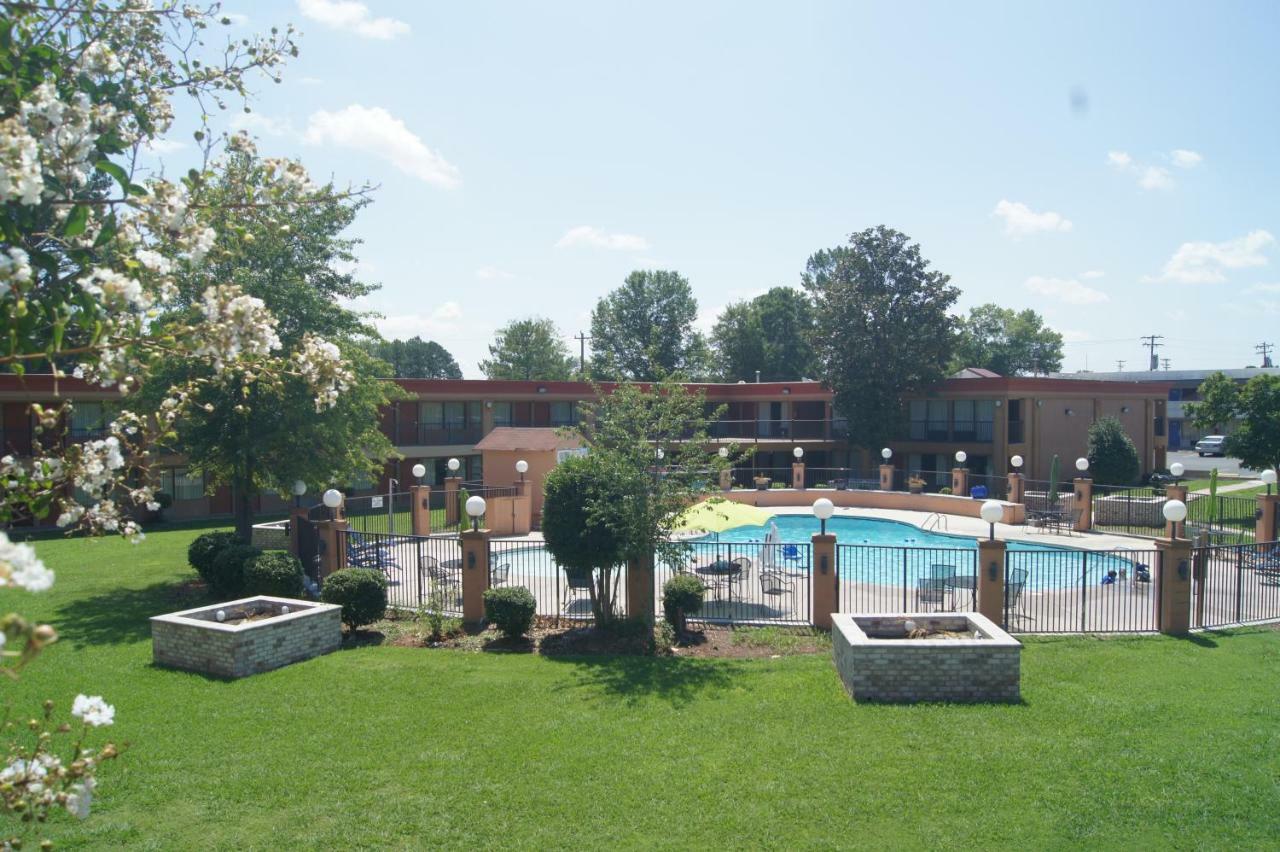 Days Inn By Wyndham Durham/Near Duke University Exterior photo