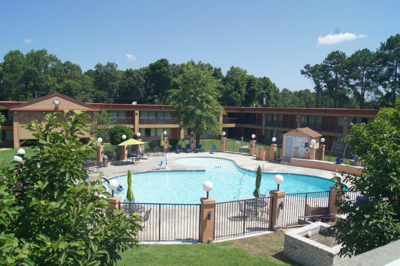 Days Inn By Wyndham Durham/Near Duke University Exterior photo