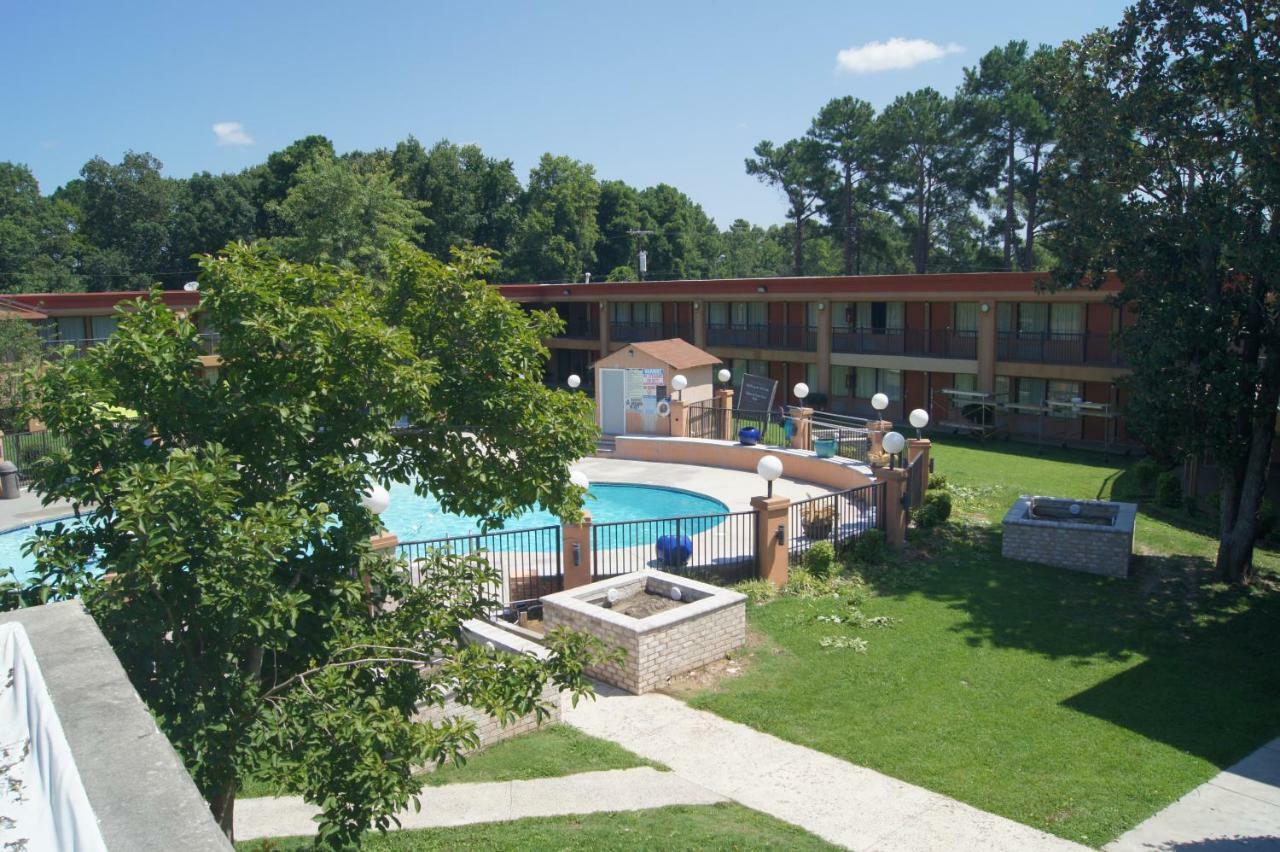 Days Inn By Wyndham Durham/Near Duke University Exterior photo