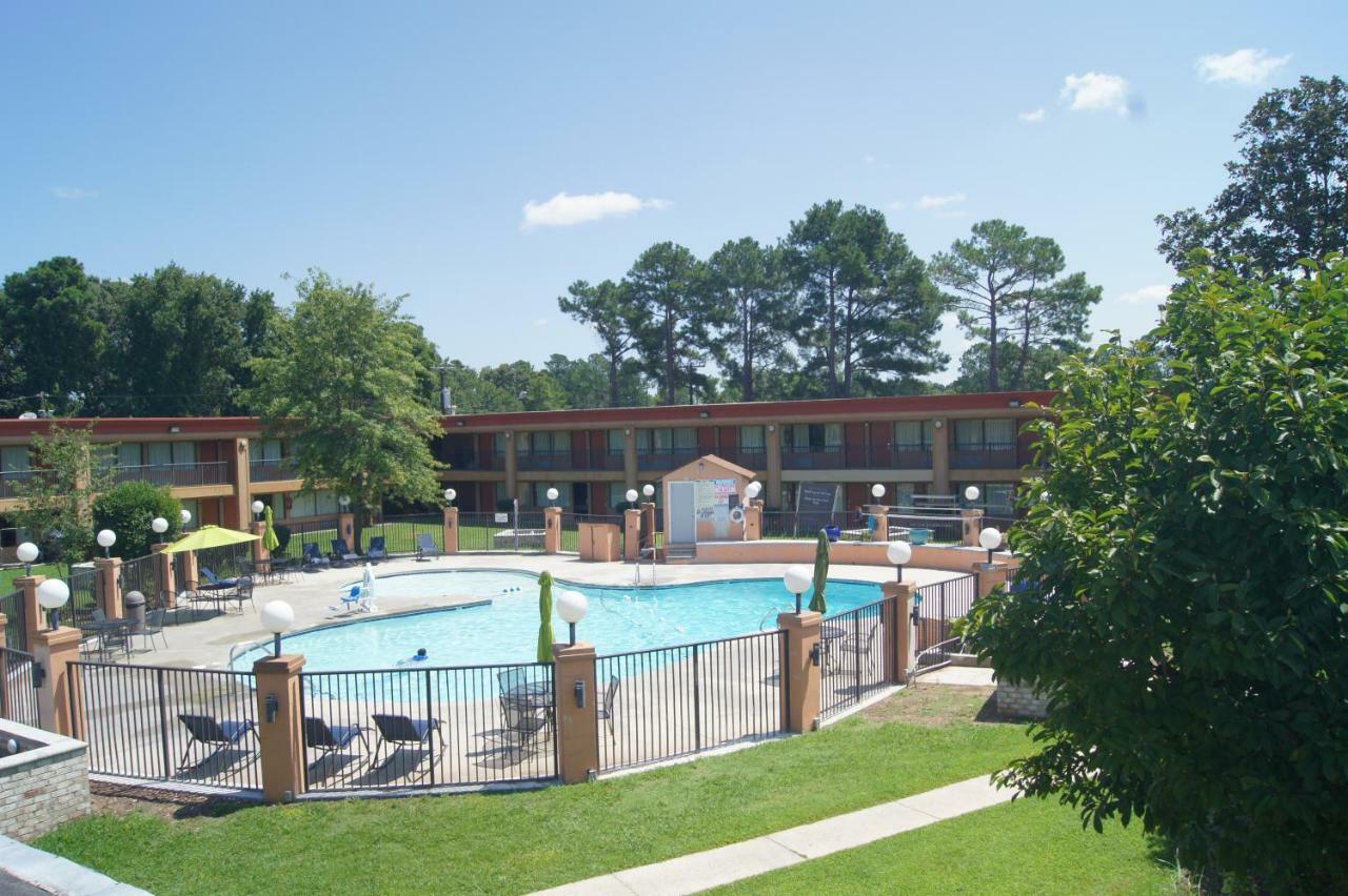 Days Inn By Wyndham Durham/Near Duke University Exterior photo