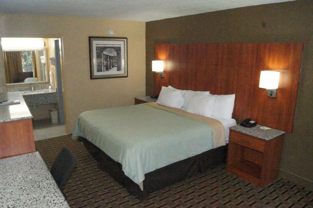 Days Inn By Wyndham Durham/Near Duke University Exterior photo