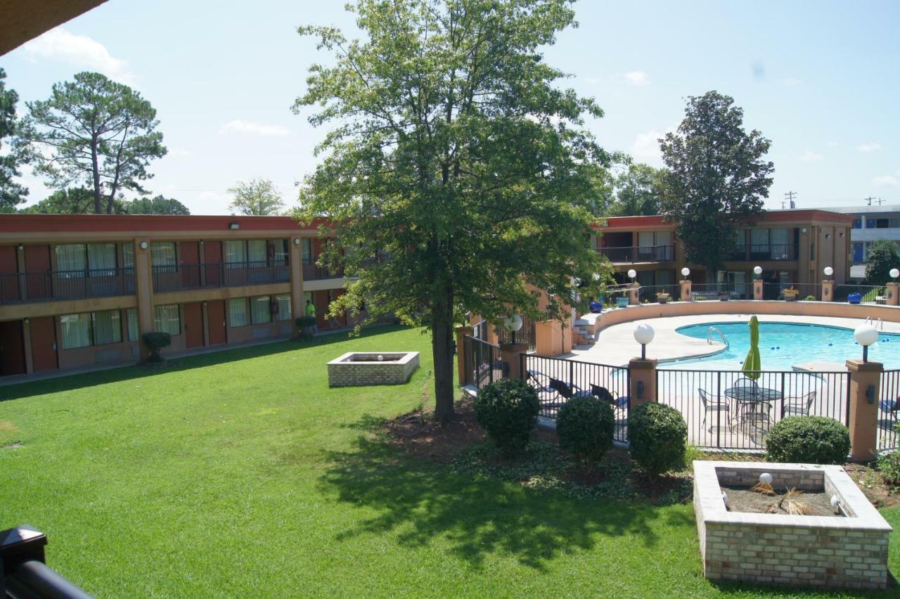 Days Inn By Wyndham Durham/Near Duke University Exterior photo